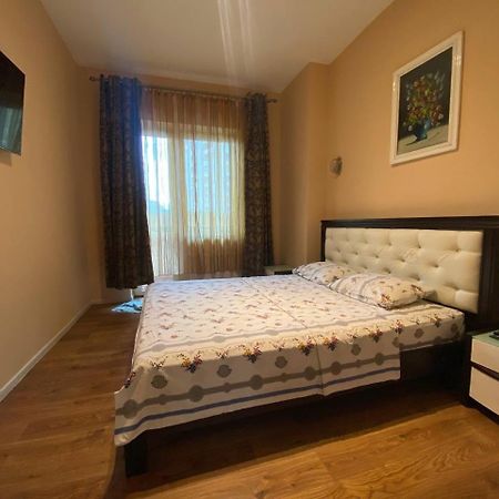 Apartment On Dragomirova Kiev Bagian luar foto