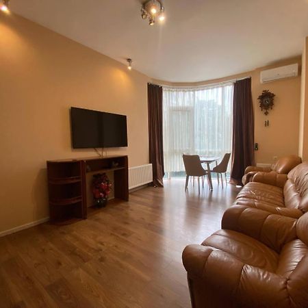 Apartment On Dragomirova Kiev Bagian luar foto