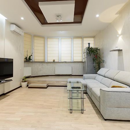 Apartment On Dragomirova Kiev Bagian luar foto