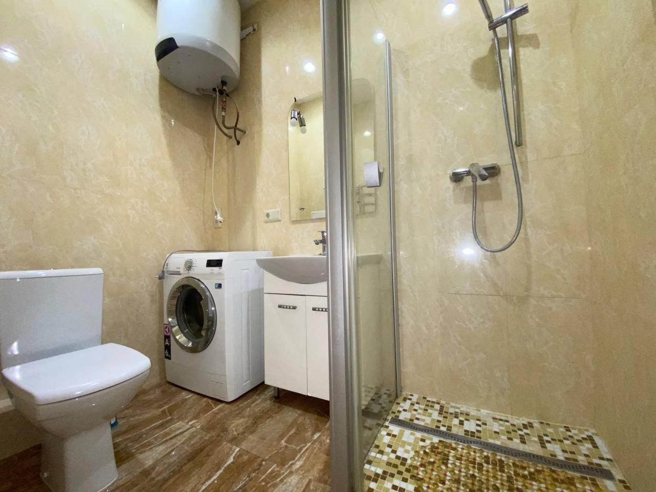 Apartment On Dragomirova Kiev Bagian luar foto
