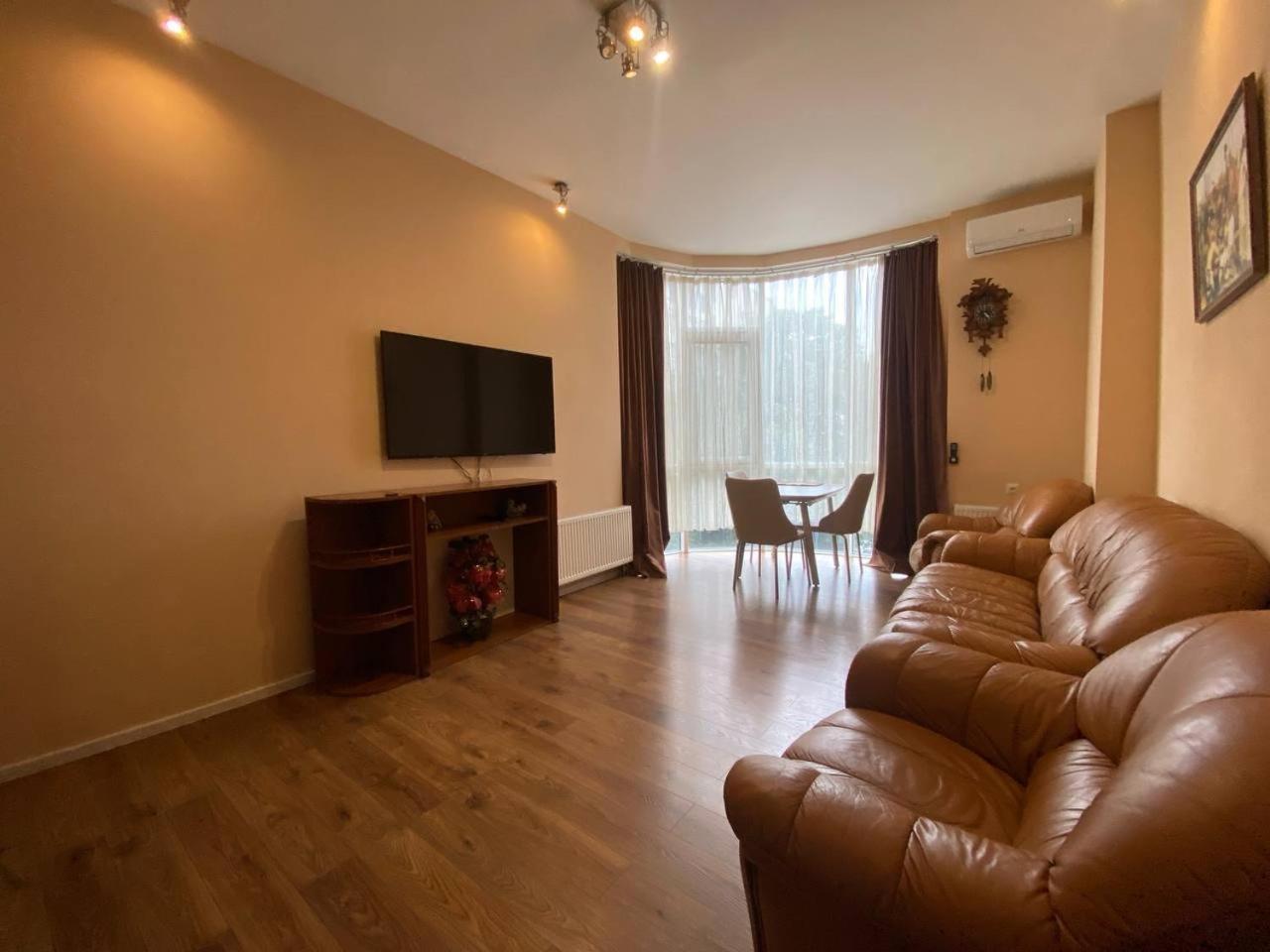 Apartment On Dragomirova Kiev Bagian luar foto