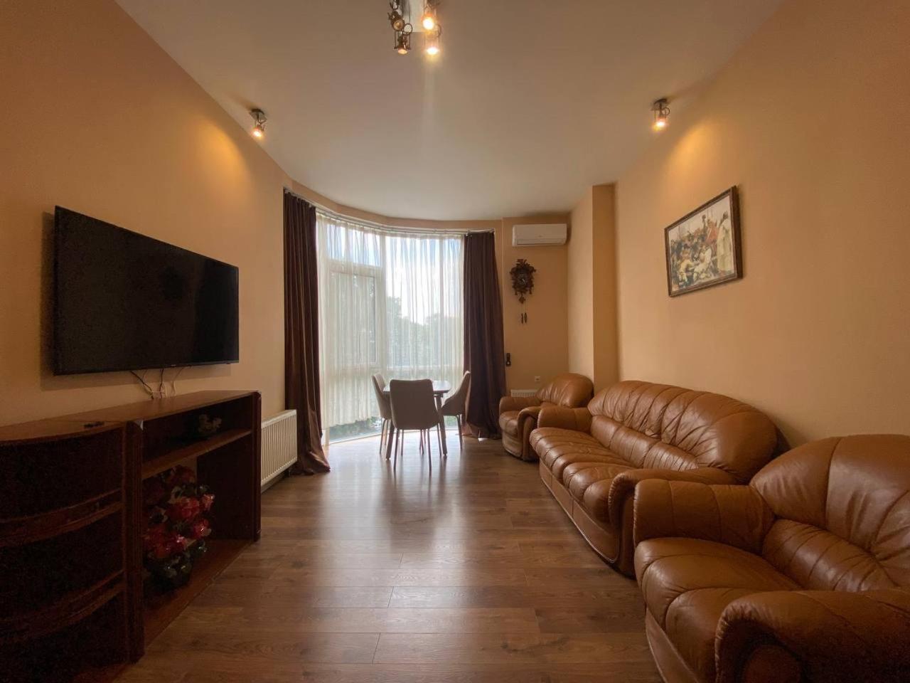 Apartment On Dragomirova Kiev Bagian luar foto