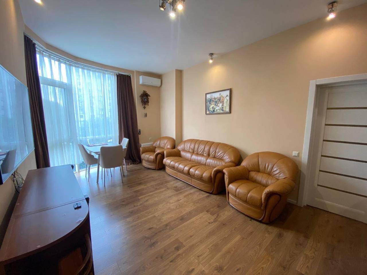 Apartment On Dragomirova Kiev Bagian luar foto