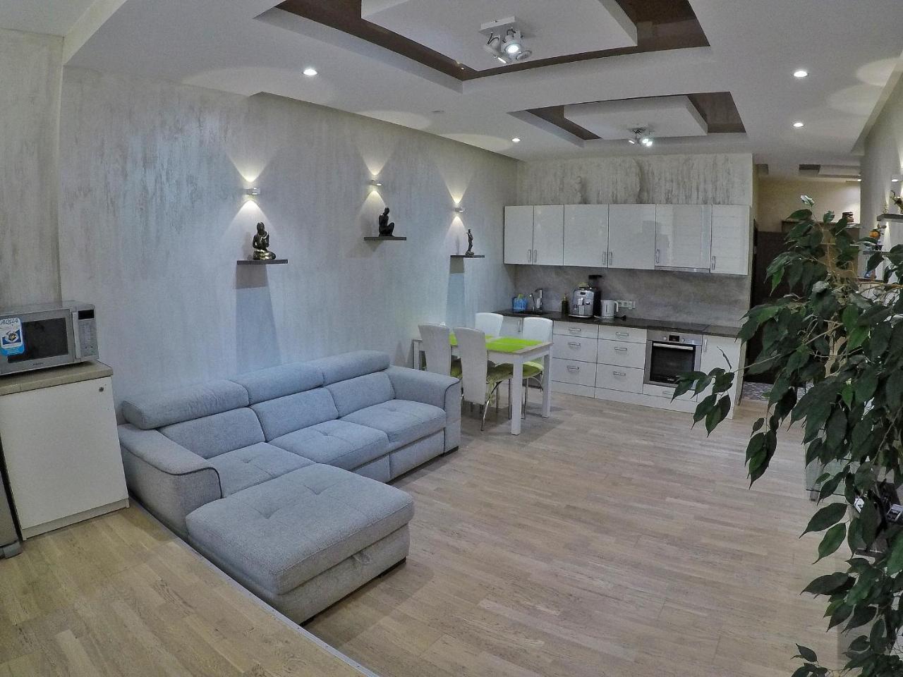 Apartment On Dragomirova Kiev Bagian luar foto