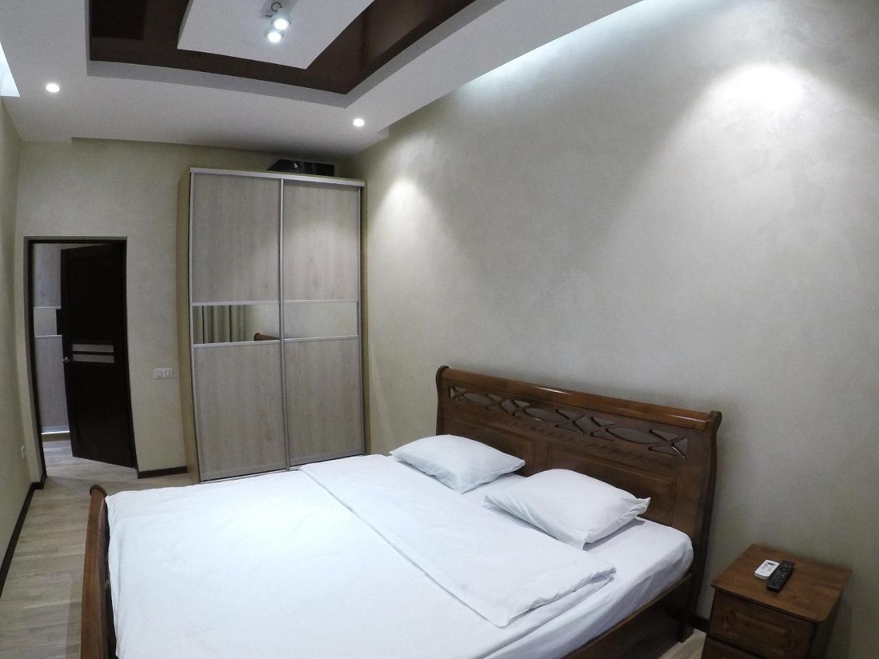 Apartment On Dragomirova Kiev Bagian luar foto