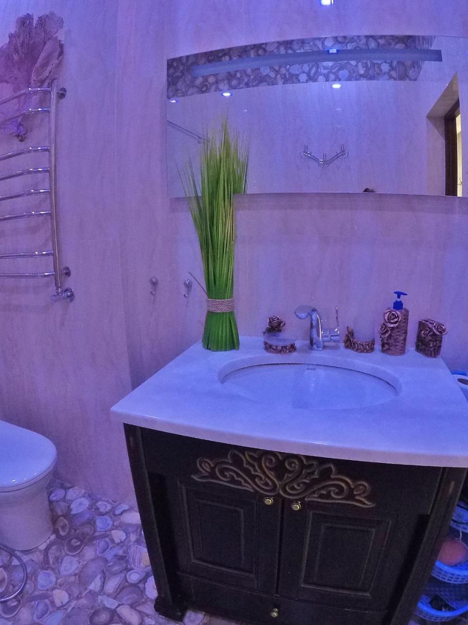 Apartment On Dragomirova Kiev Bagian luar foto