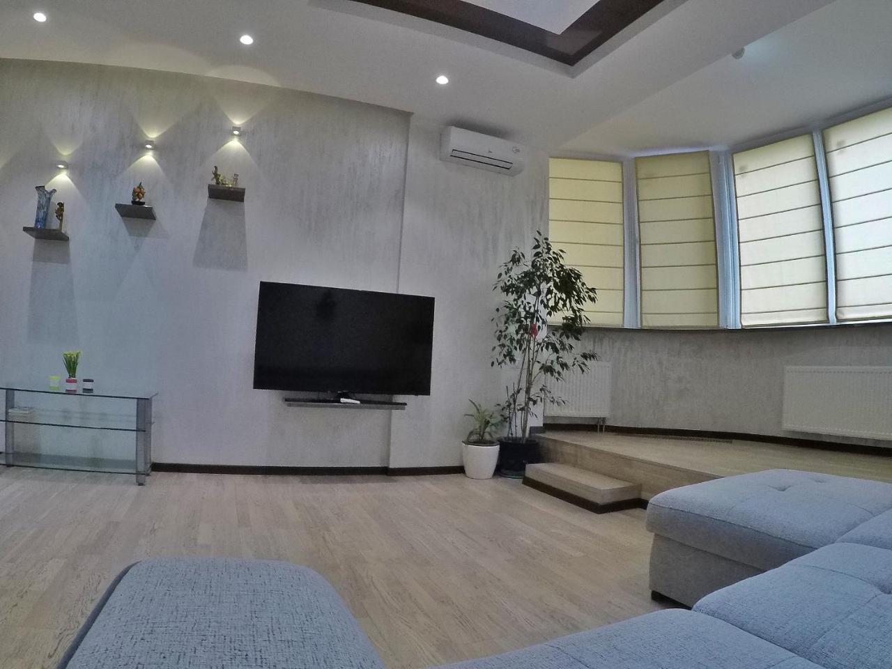 Apartment On Dragomirova Kiev Bagian luar foto