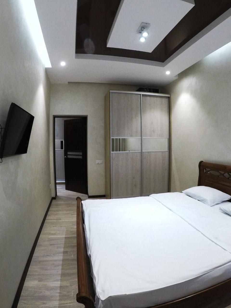 Apartment On Dragomirova Kiev Bagian luar foto