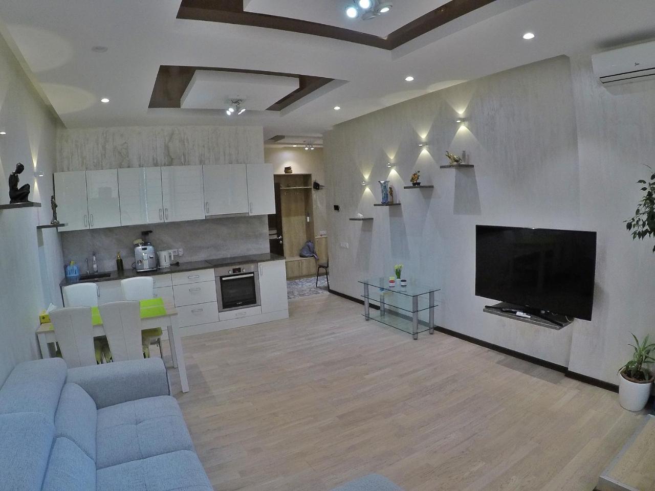 Apartment On Dragomirova Kiev Bagian luar foto