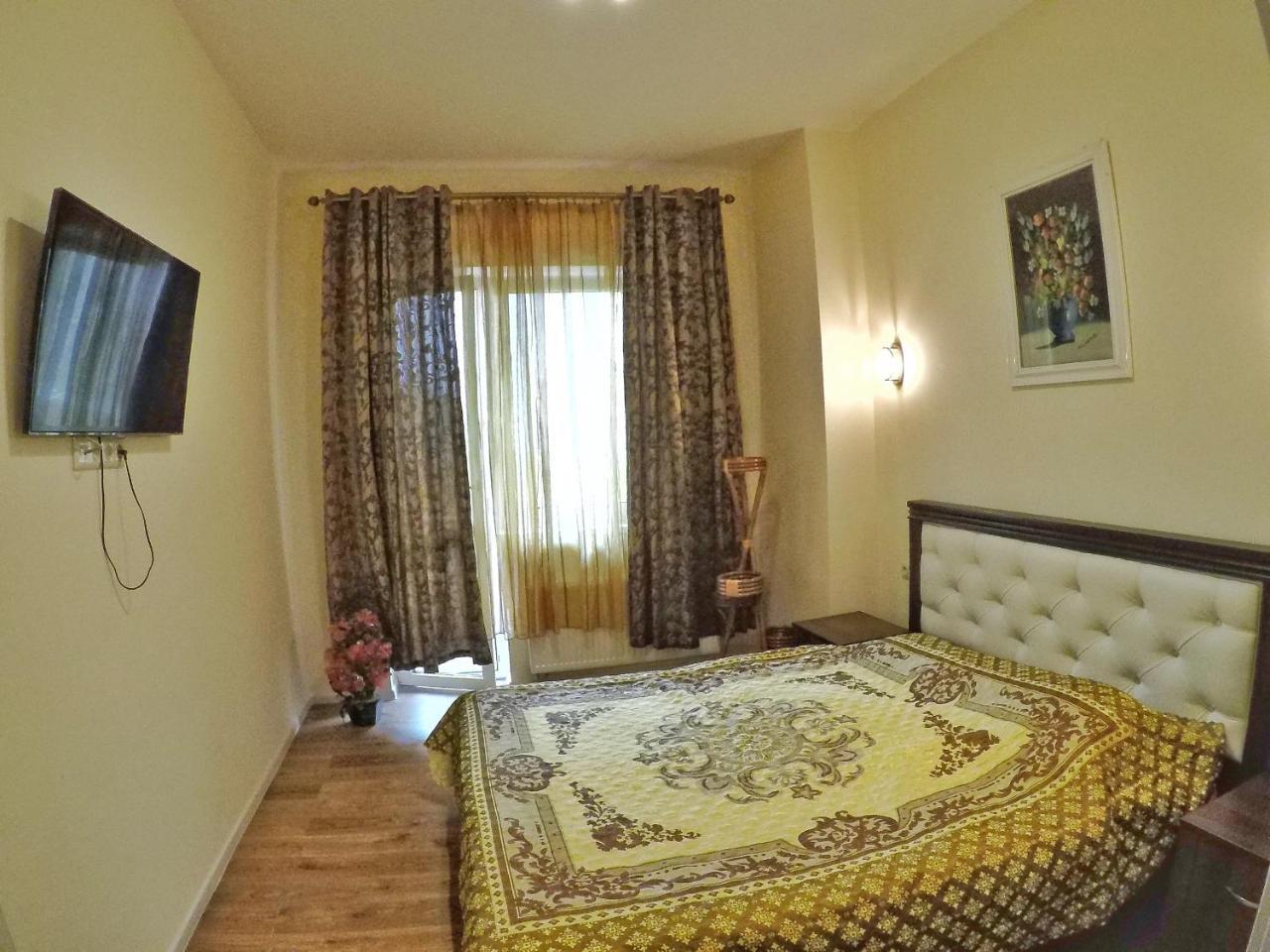 Apartment On Dragomirova Kiev Bagian luar foto